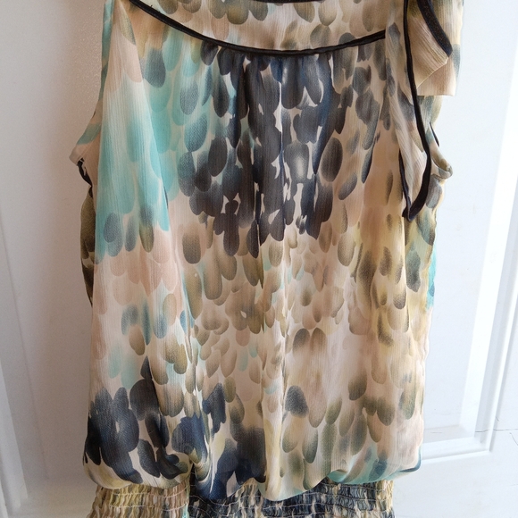 Woman's tank blouse with shoulder accent scrunched waist A Byer - Picture 4 of 8